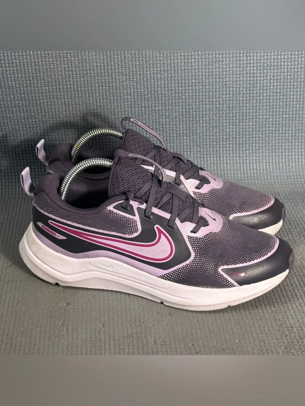 Nike Cosmic Runner 'Dark Raisin’ Athletic Shoes Size 7Y Sz 8.5 Women’s
